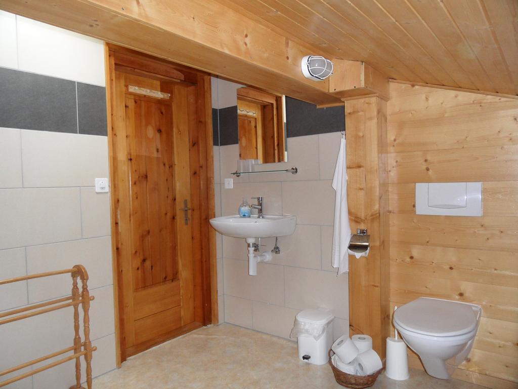 Chalet Esher Surrey Ried-Brig エクステリア 写真
